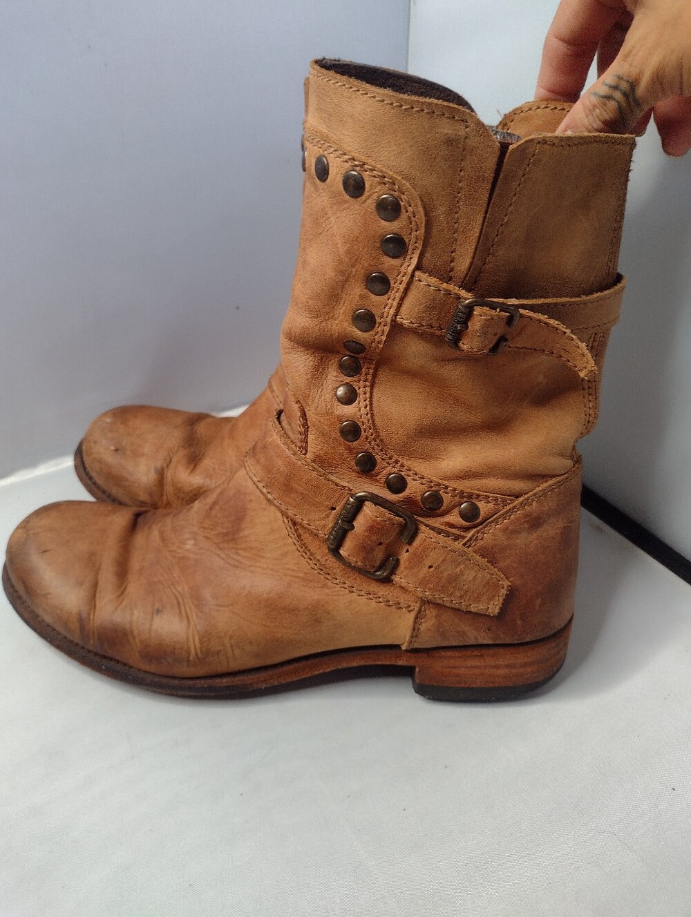 Liberty Black Women's Delano Boots 8 Tan Zipper Studs Moto Distressed B4